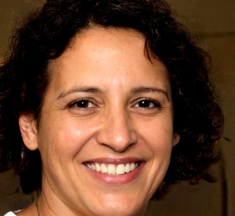 Ayşe Demir - Kurucu & Eğitim Direktörü